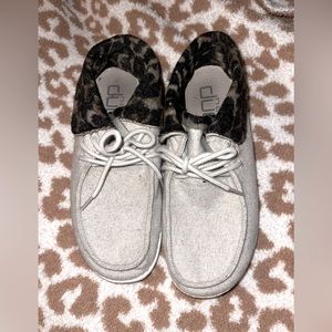 Womens heydudes, size 9